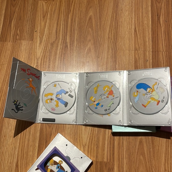 The Simpsons 1st 2nd and 3rd seasons collector’s editions. Fantastic set… - Picture 6 of 7